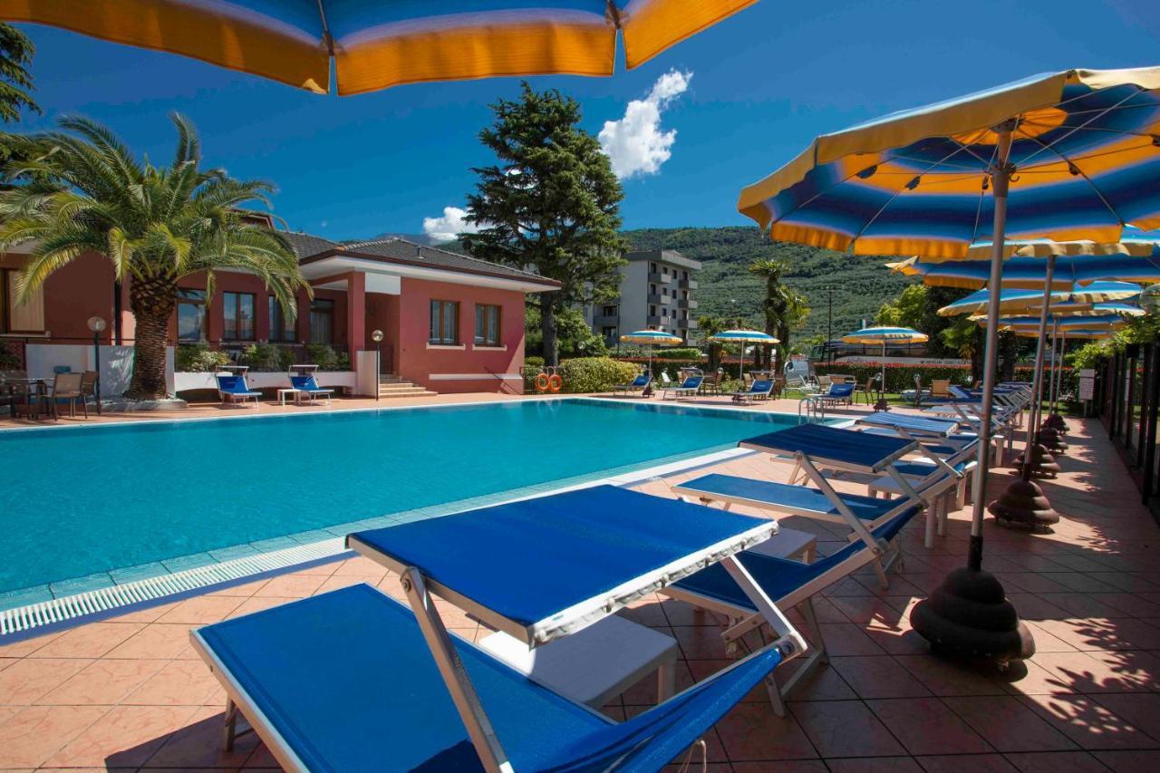 Sunlake Hotel Riva del Garda Exterior photo