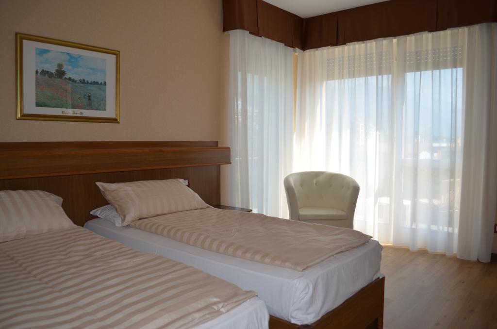 Sunlake Hotel Riva del Garda Exterior photo